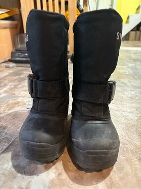 Stonz Black Winter Boots with Buckle Strap